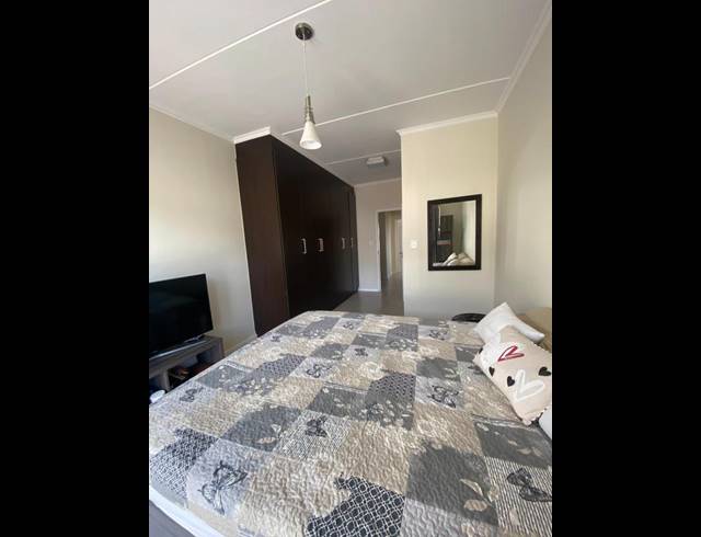2 BEDROOM APARTMENT FOR SALE IN KYALAMI HILLS